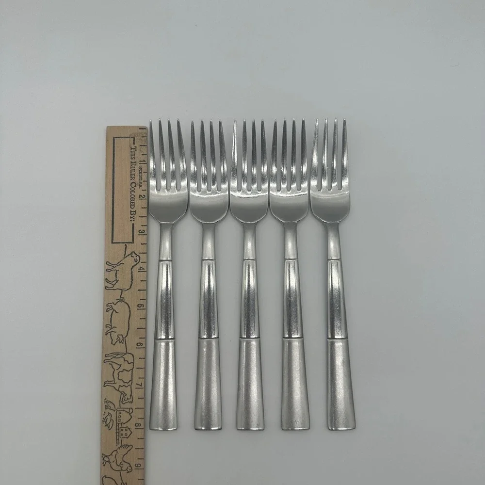 Oneida Echo Dinner Forks Set of 5 Stainless Steel 18/10 Flatware 8 inch Silver